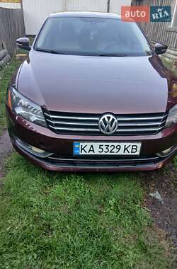 Седан Volkswagen Passat 2012 в Житомире