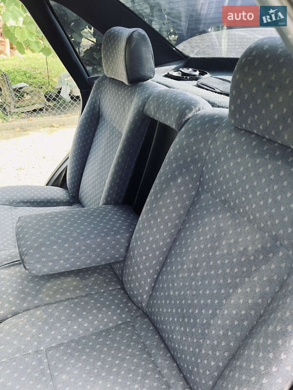 Седан Volkswagen Passat 1996 в Погребище