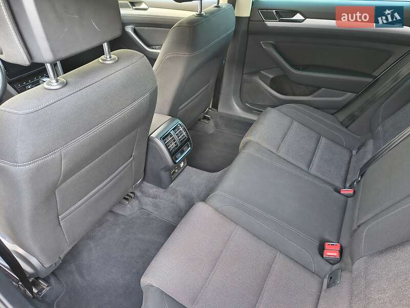 Универсал Volkswagen Passat 2017 в Киеве