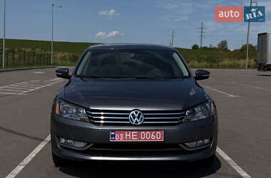 Седан Volkswagen Passat 2013 в Ровно