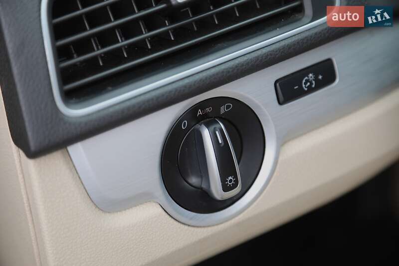 Седан Volkswagen Passat 2013 в Харькове