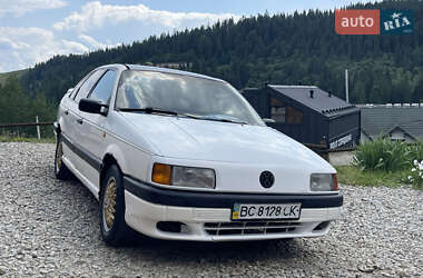 Седан Volkswagen Passat 1990 в Буковеле