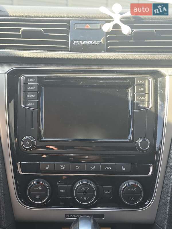 Седан Volkswagen Passat 2018 в Киеве