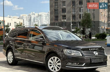 Універсал Volkswagen Passat 2011 в Києві