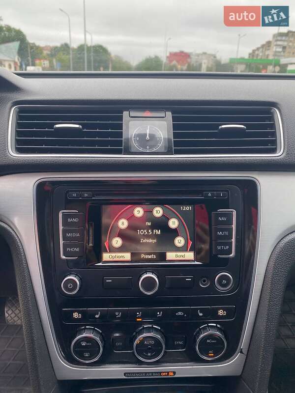 Седан Volkswagen Passat 2011 в Калуше