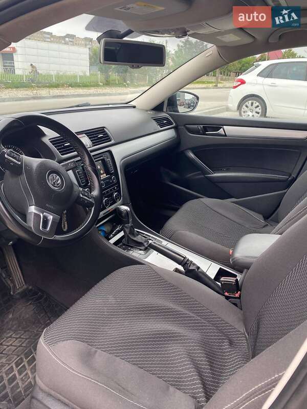 Седан Volkswagen Passat 2011 в Калуше