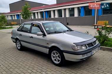 Седан Volkswagen Passat 1994 в Луцке