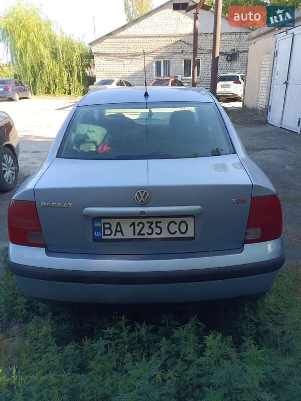 Седан Volkswagen Passat 2000 в Каменском