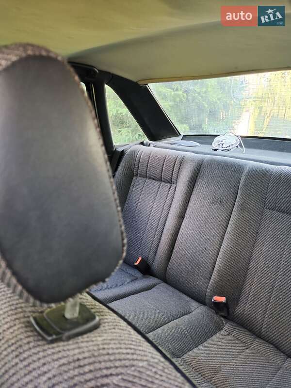 Седан Volkswagen Passat 1988 в Івано-Франківську