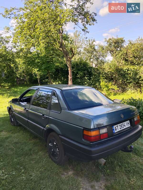 Седан Volkswagen Passat 1988 в Івано-Франківську