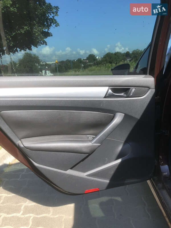 Седан Volkswagen Passat 2012 в Сокалі