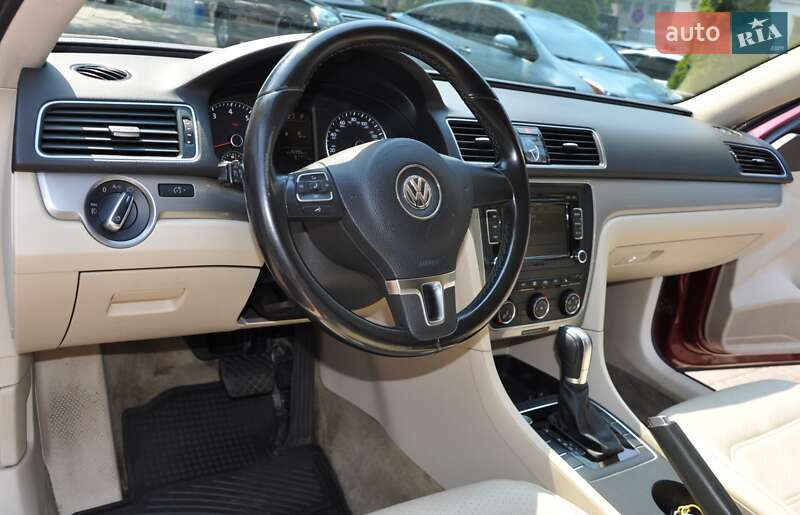 Седан Volkswagen Passat 2015 в Одессе