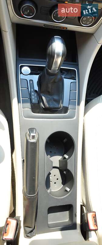 Седан Volkswagen Passat 2015 в Одессе