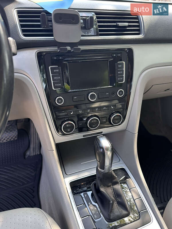 Седан Volkswagen Passat 2011 в Тернополе