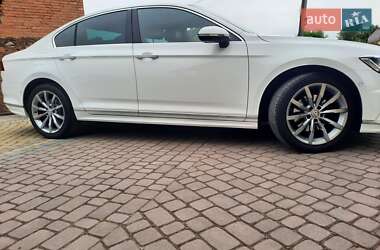 Седан Volkswagen Passat 2018 в Стрию