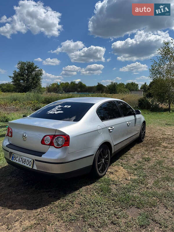 Седан Volkswagen Passat 2005 в Днепре