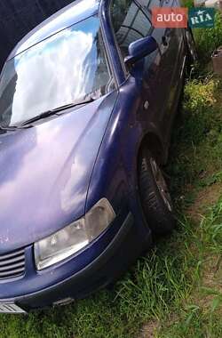 Седан Volkswagen Passat 2000 в Києві