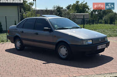 Седан Volkswagen Passat 1990 в Стрию