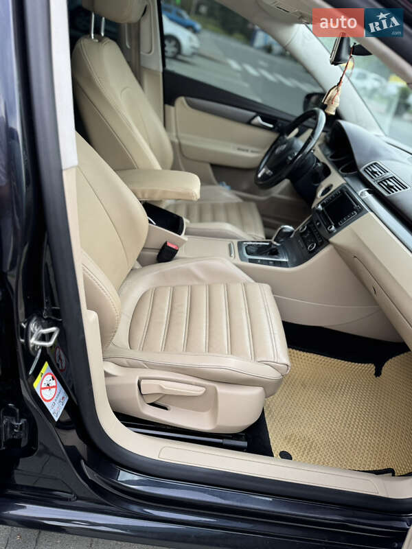Універсал Volkswagen Passat 2011 в Хмельницькому