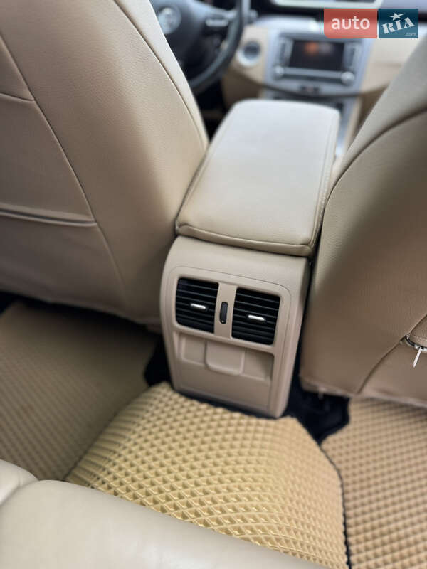 Універсал Volkswagen Passat 2011 в Хмельницькому