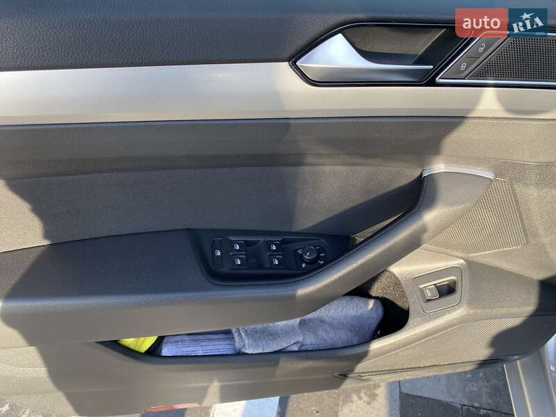 Універсал Volkswagen Passat 2016 в Луцьку