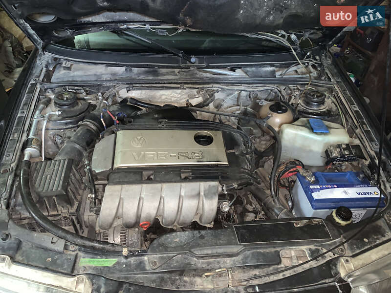 Седан Volkswagen Passat 1994 в Хотині