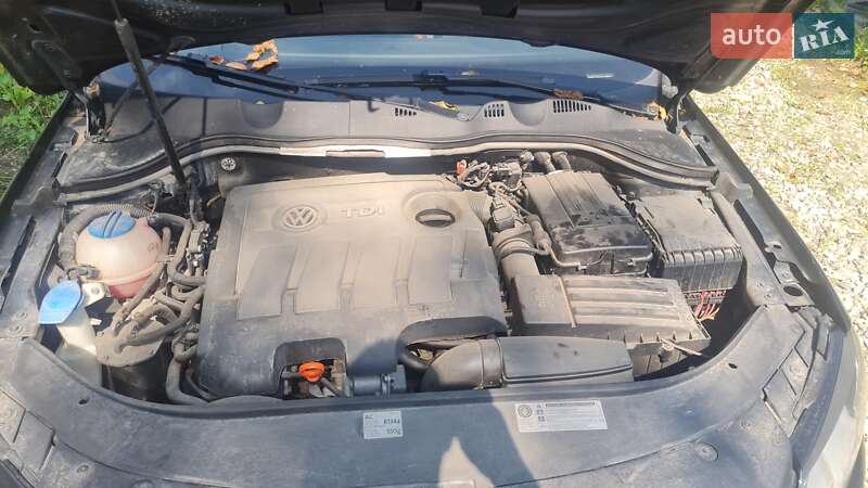 Універсал Volkswagen Passat 2012 в Тернополі