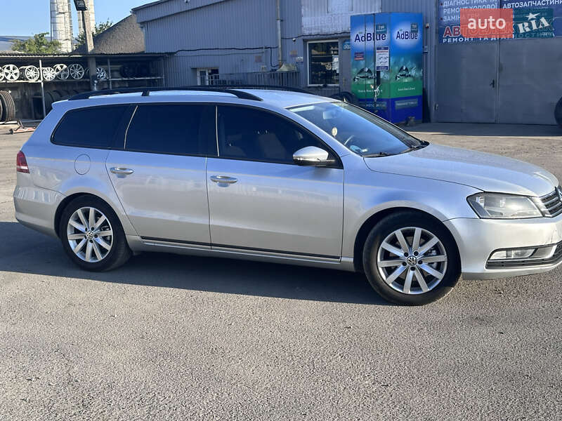 Універсал Volkswagen Passat 2012 в Луцьку