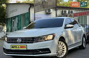 Седан Volkswagen Passat 2015 в Николаеве