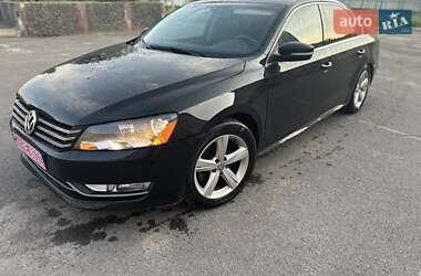 Седан Volkswagen Passat 2013 в Ровно
