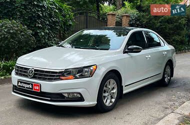 Седан Volkswagen Passat 2016 в Киеве