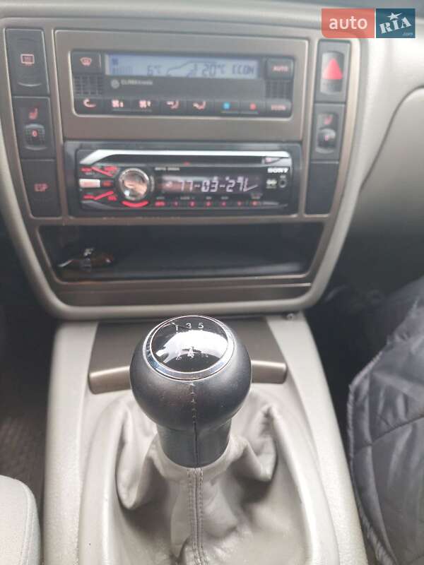 Седан Volkswagen Passat 2002 в Луцке