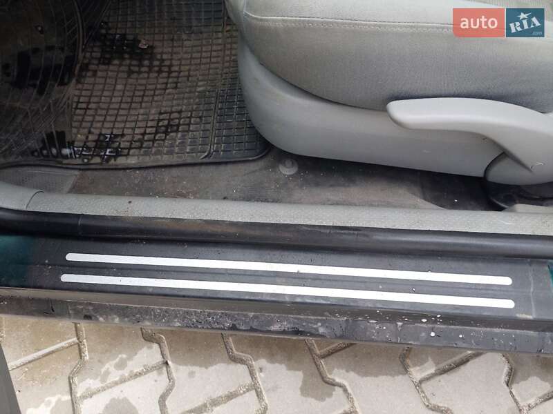 Седан Volkswagen Passat 2002 в Луцке