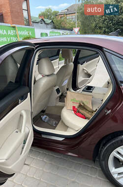 Седан Volkswagen Passat 2013 в Ивано-Франковске