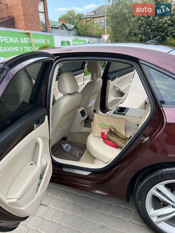 Седан Volkswagen Passat 2013 в Івано-Франківську
