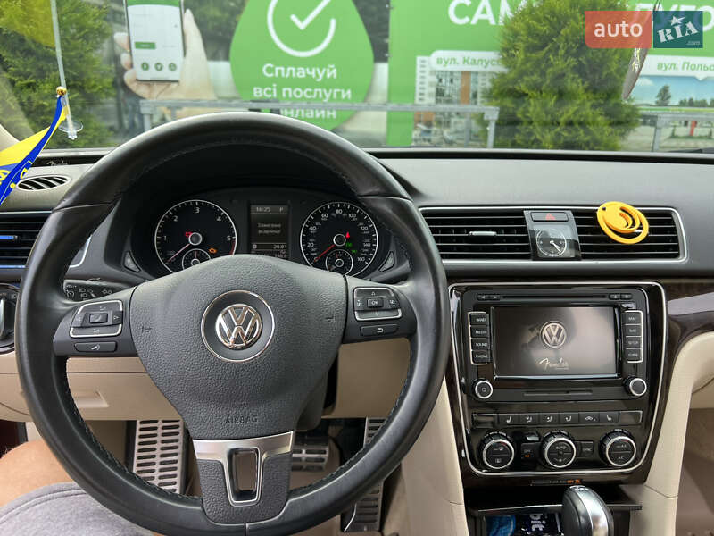 Седан Volkswagen Passat 2013 в Івано-Франківську