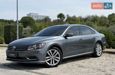 Седан Volkswagen Passat 2019 в Дніпрі