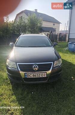 Універсал Volkswagen Passat 2005 в Новояворівську