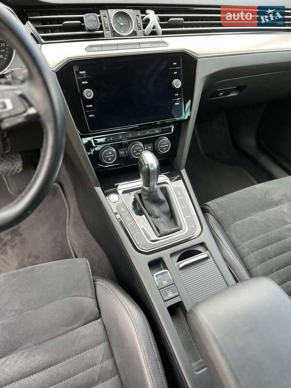 Седан Volkswagen Passat 2018 в Києві