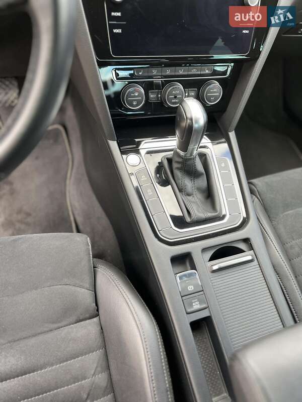 Седан Volkswagen Passat 2018 в Києві