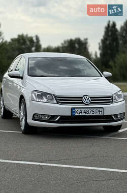 Седан Volkswagen Passat 2012 в Києві