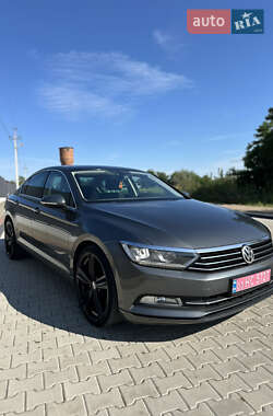 Седан Volkswagen Passat 2015 в Самборе
