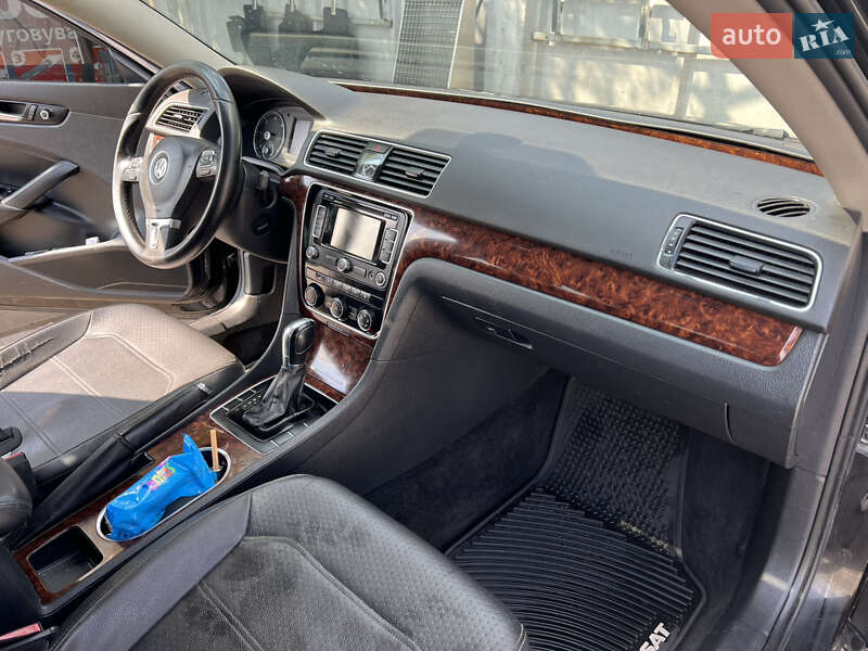 Седан Volkswagen Passat 2014 в Житомире