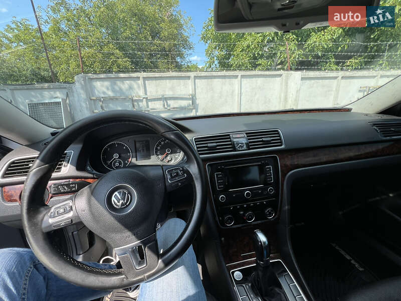 Седан Volkswagen Passat 2014 в Житомире