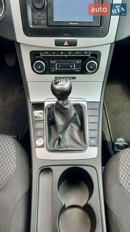 Универсал Volkswagen Passat 2011 в Ивано-Франковске