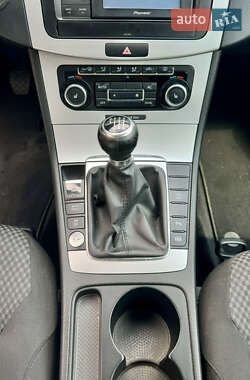 Универсал Volkswagen Passat 2011 в 