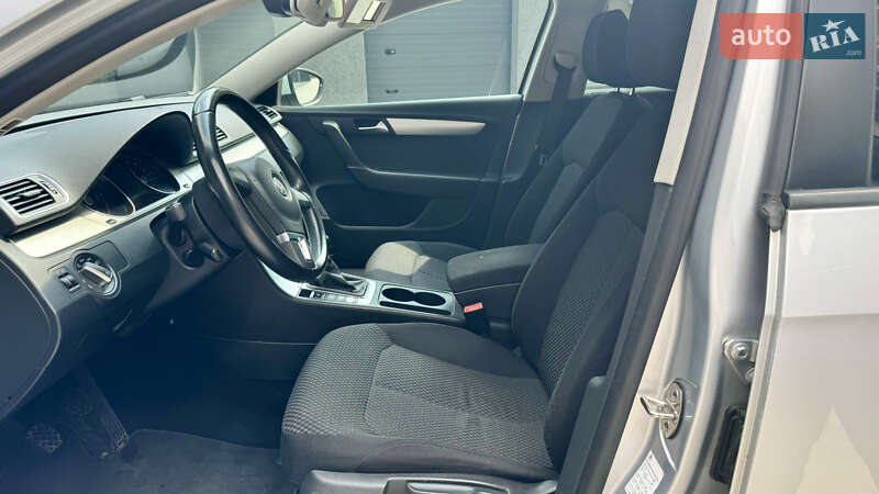 Универсал Volkswagen Passat 2011 в Ивано-Франковске