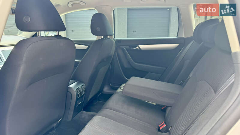 Универсал Volkswagen Passat 2011 в Ивано-Франковске