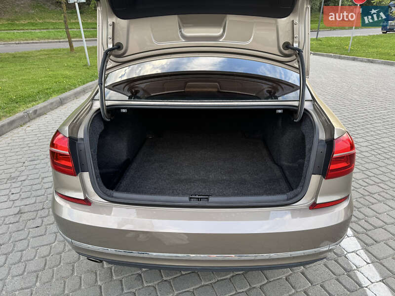Седан Volkswagen Passat 2016 в Львове