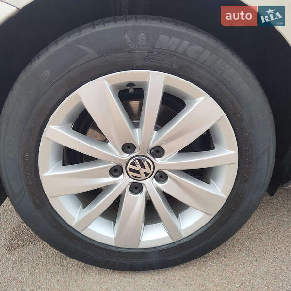 Универсал Volkswagen Passat 2013 в Житомире